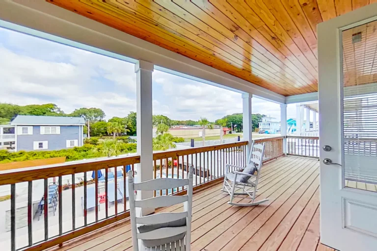 Family-friendly vacation rental back porch